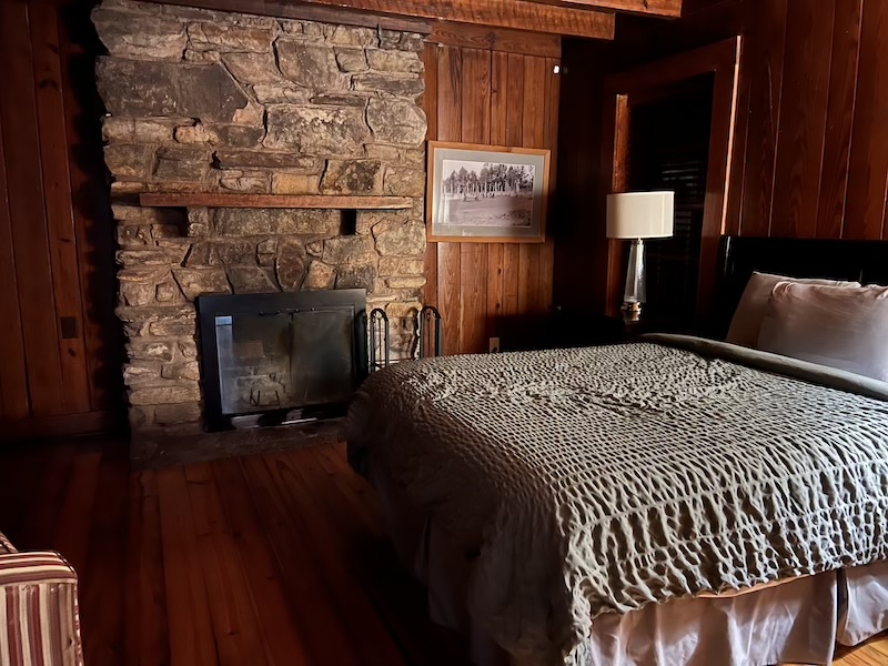 fdr_cabins_inside_bedroom