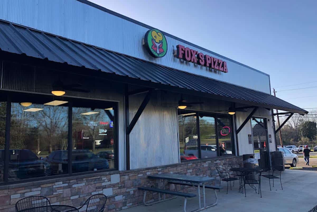 foxs-pizza-exterior-explore-harris-county