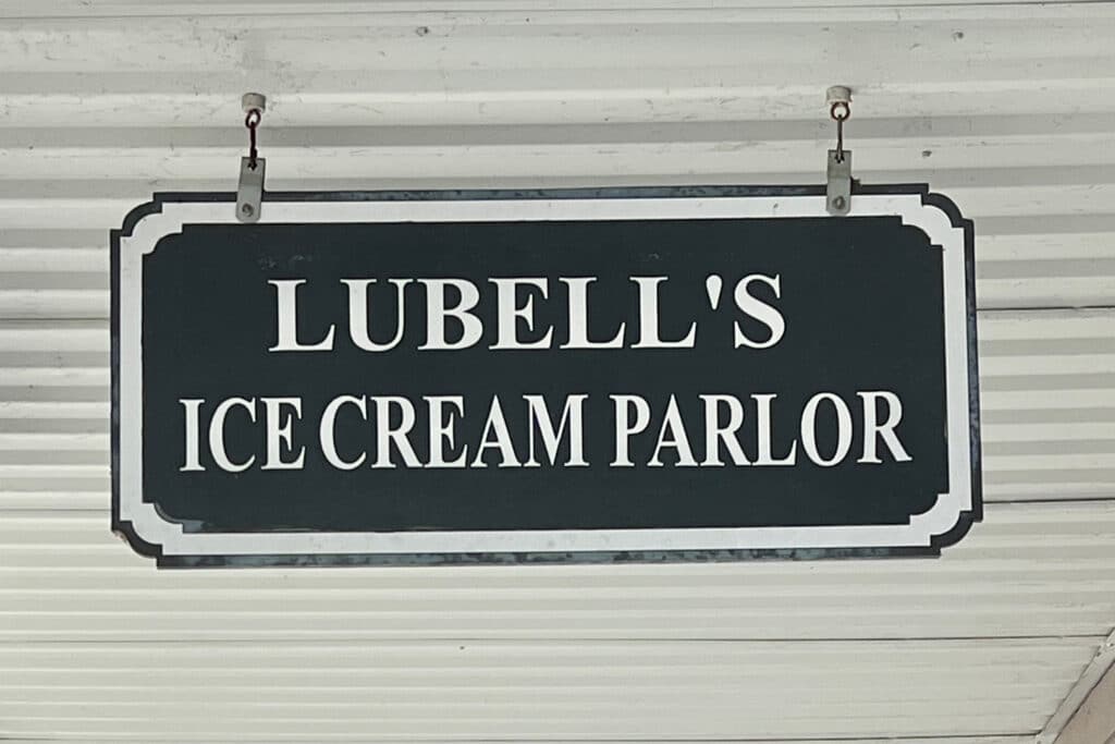 lubells-ice-cream-parlor-signage-explore-harris-county