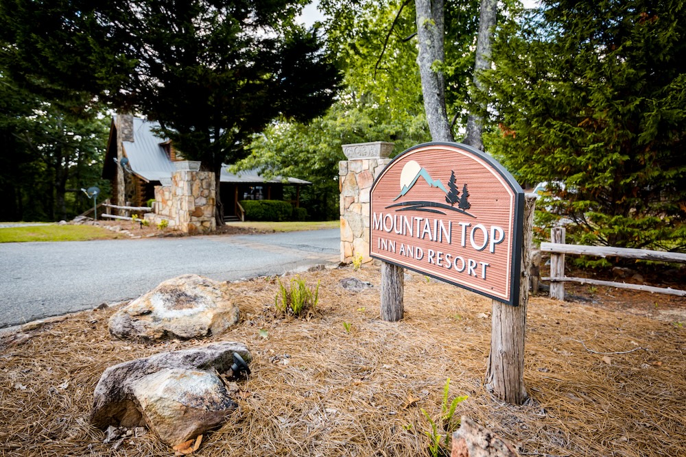 mountain_top_in_resort_sign_summer