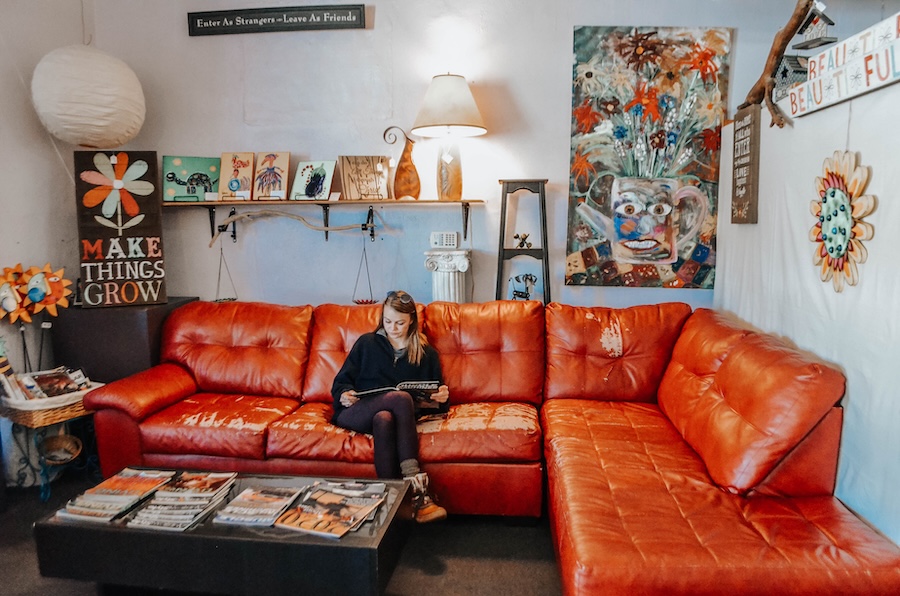 unique_expressions_inside_couch_women