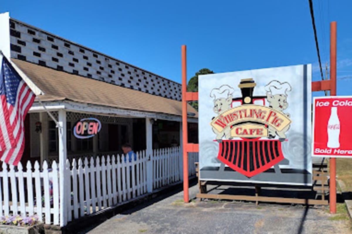 whistlin-pig-cafe-bbq-explore-harris-county